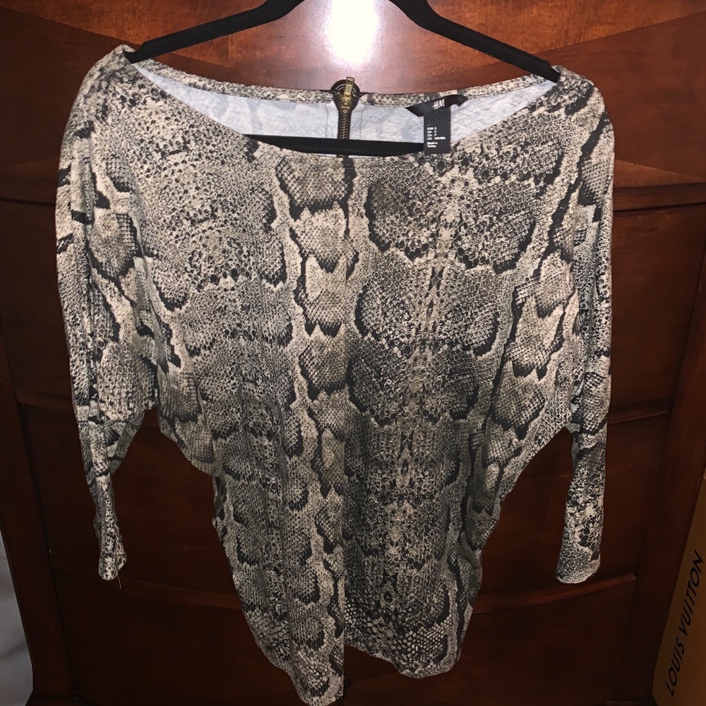 H&M half sleeve snakeskin shirt